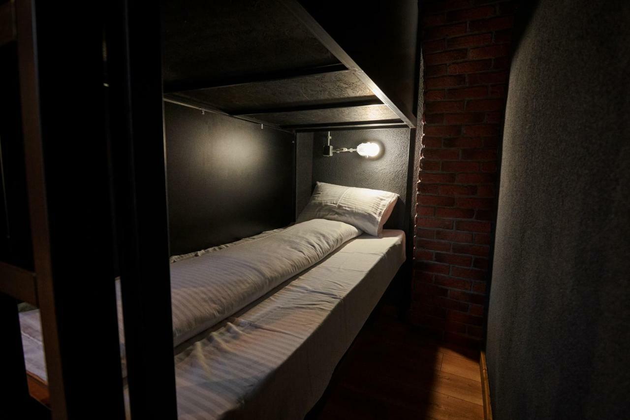 Bed Stage Hostel Brasov Bagian luar foto